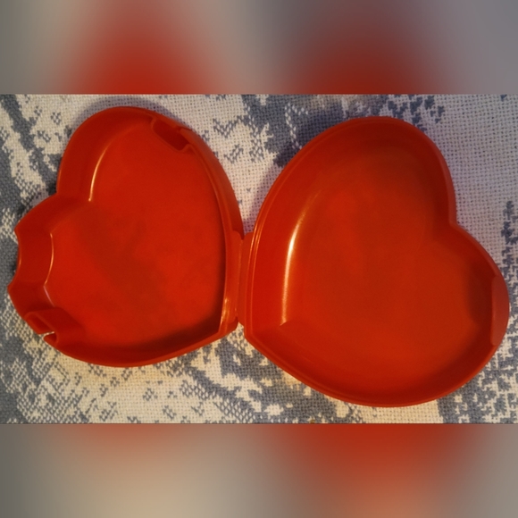 Tupperware Heart Shaped Container - Picture 5 of 10
